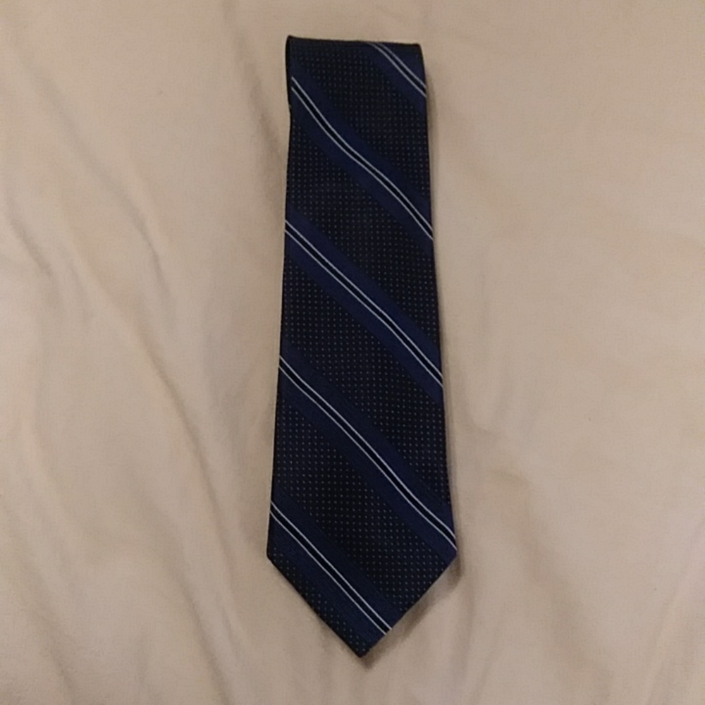 Perry Ellis necktie-nwot